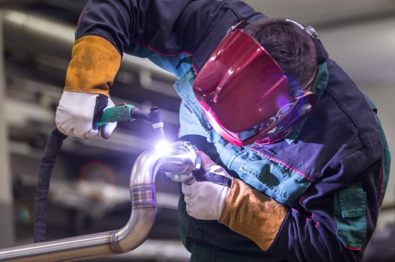 Travaux de soudure sur m&eacute;tal, expertise et savoir-faire artisanal