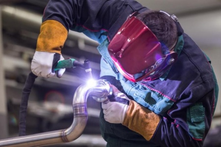 Travaux de soudure sur m&eacute;tal, expertise et savoir-faire artisanal